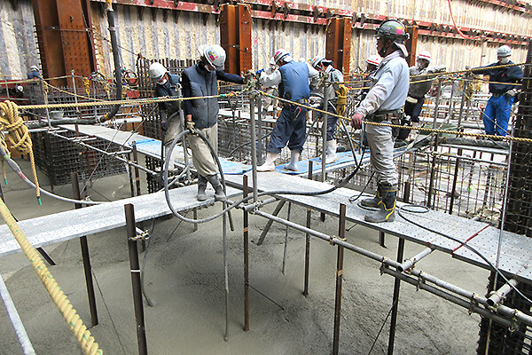 基礎コンクリート打設